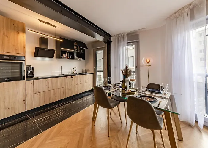 Centre - Calme&confort - 2 à 4p - 55m2 Apartamento *